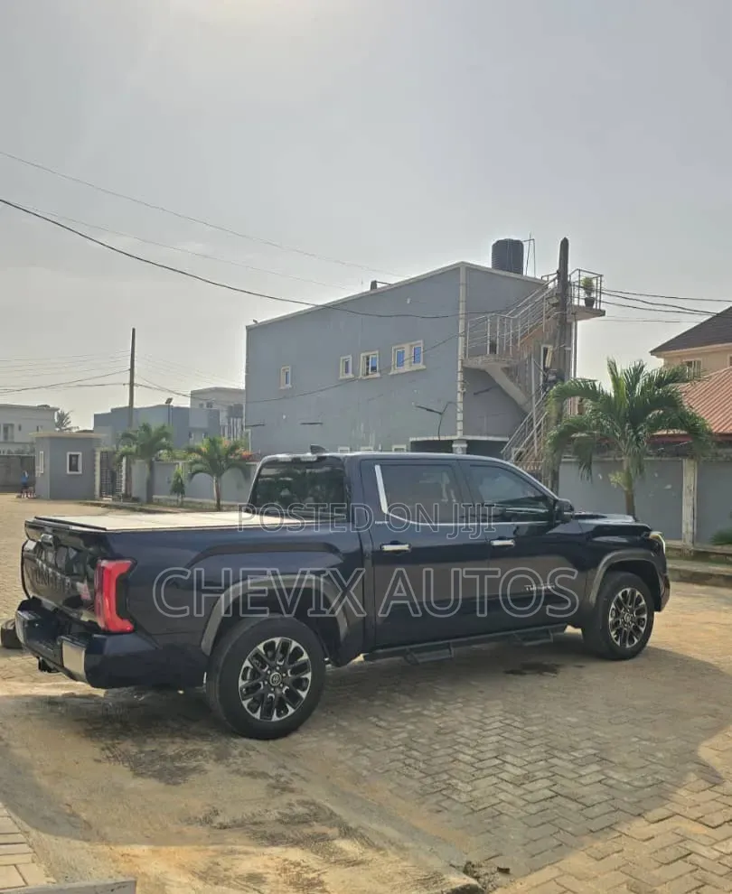 Toyota Tundra 2022 Blue