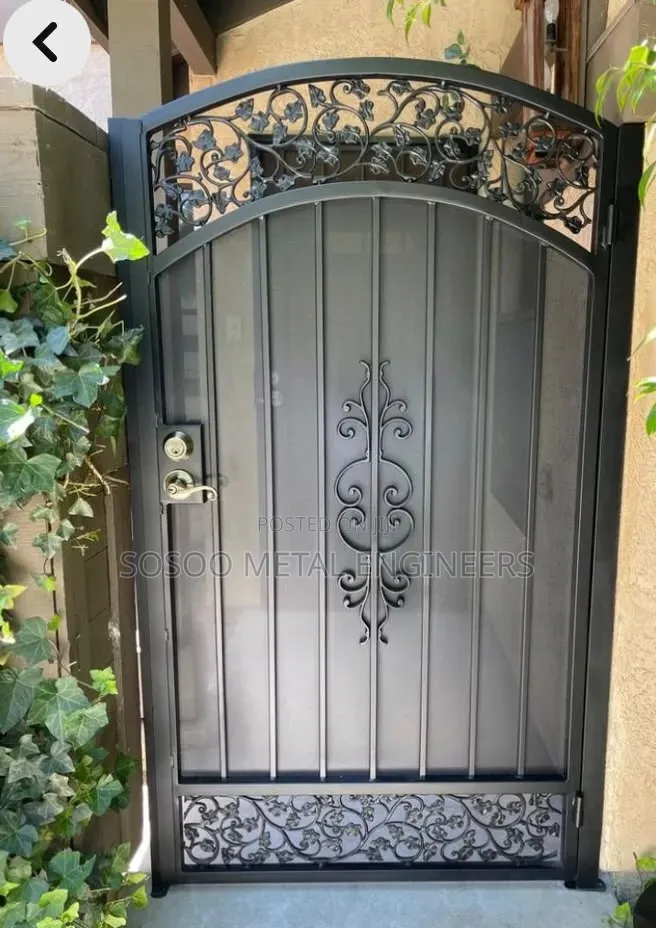 Pedestal Gate