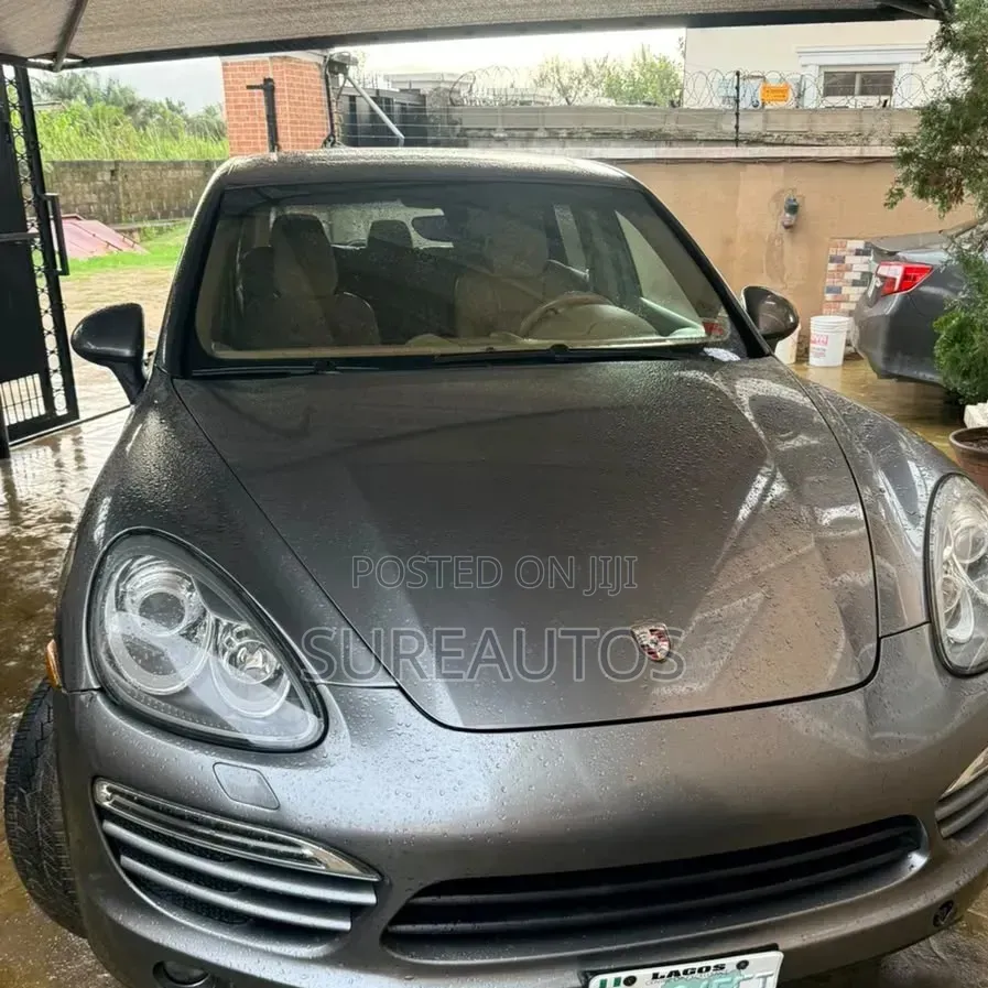 Porsche Cayenne 2011 Gray