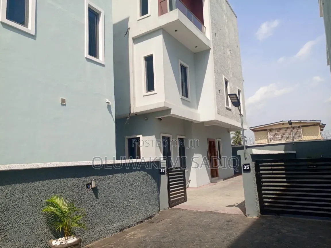 5bdrm Duplex in Ikeja for rent