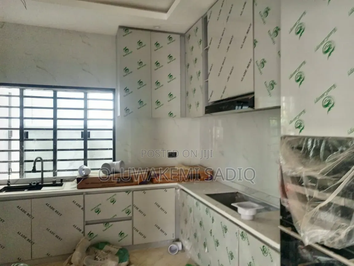 5bdrm Duplex in Ikeja for rent