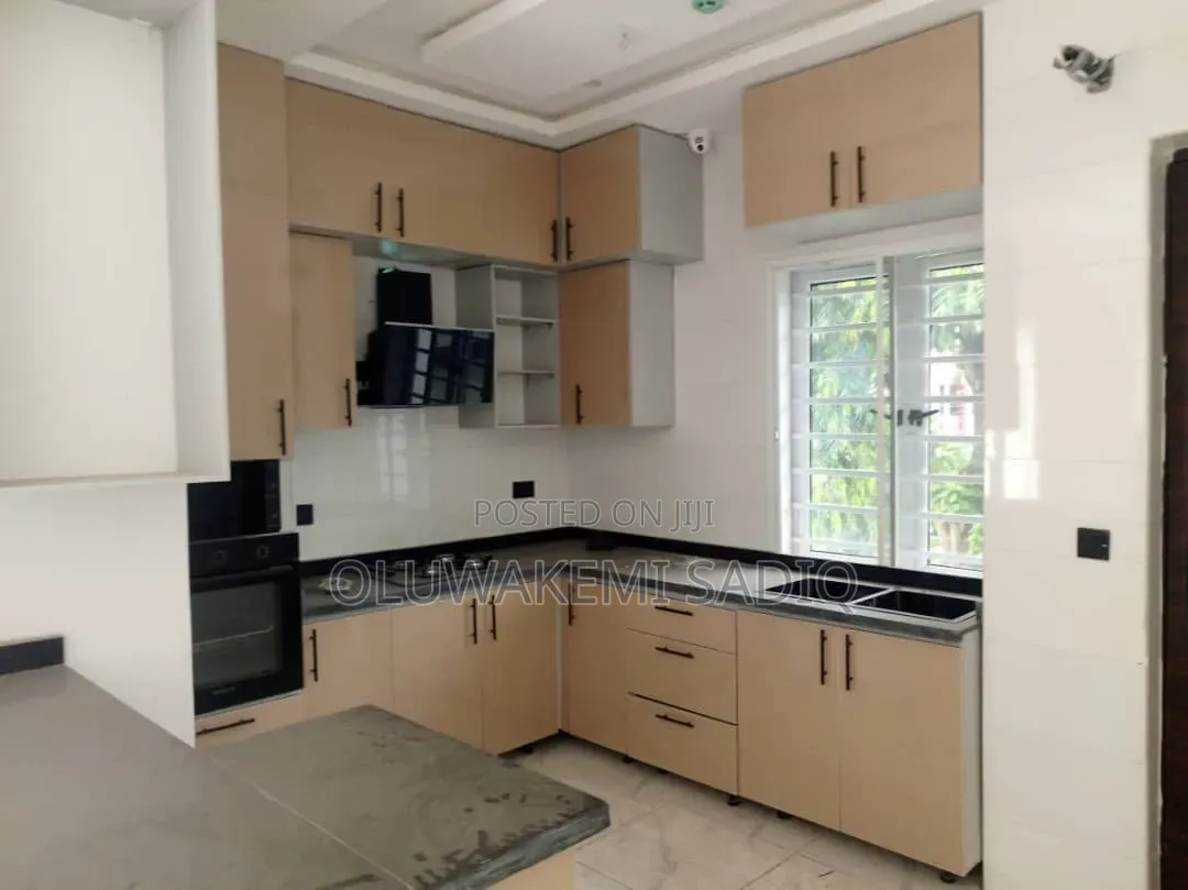 5bdrm Duplex in Ikeja for rent