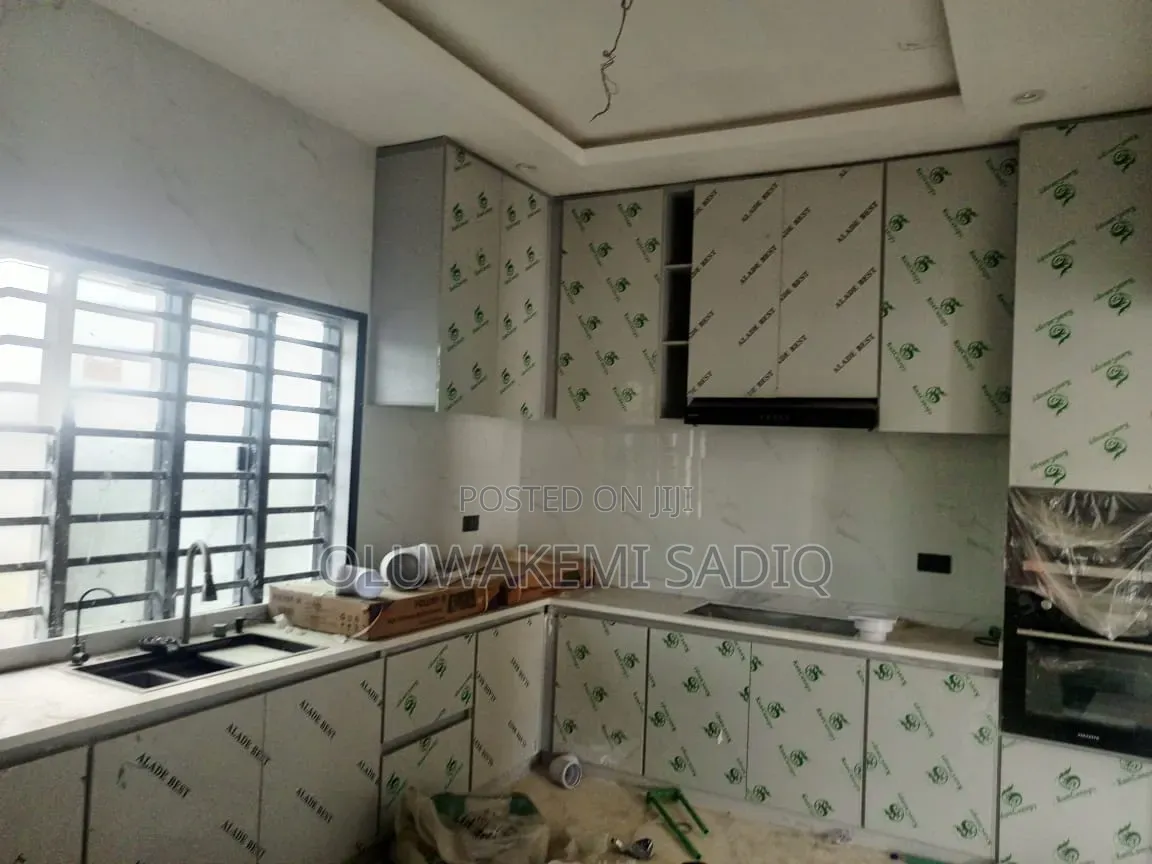 5bdrm Duplex in Ikeja for rent