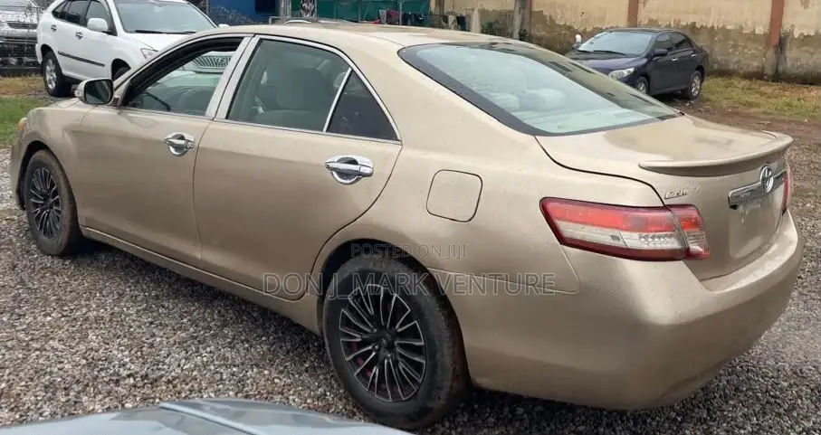Toyota Camry 2008 Gold