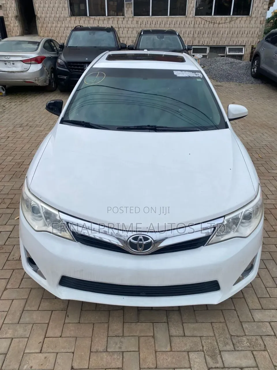 Toyota Camry XLE 4dr Sedan (2.5L 4cyl 6A) 2014 White