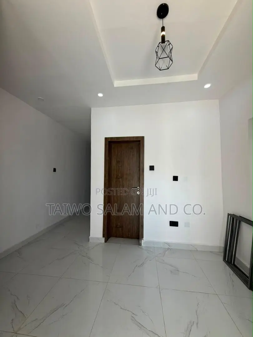 4bdrm Duplex in Akobo for sale