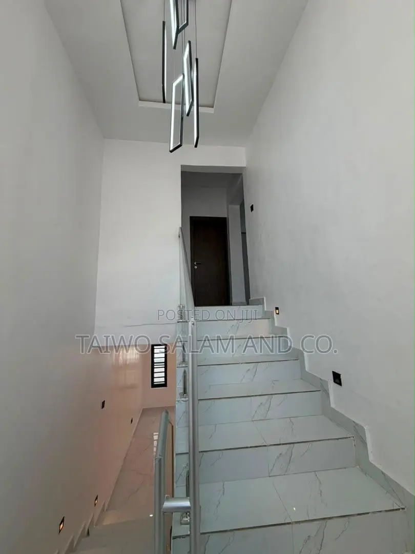 4bdrm Duplex in Akobo for sale