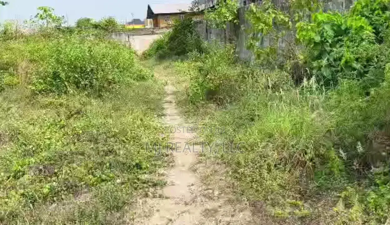 555 Square Metres Land With Structures on It