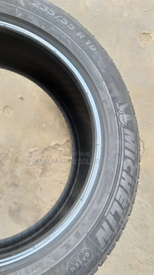 Brand New 235/55r19