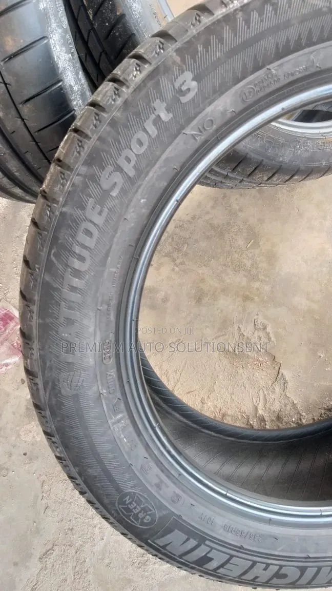 Brand New 235/55r19