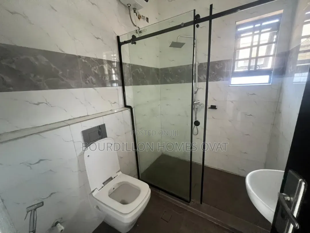 3bdrm Duplex in Orchid Road Lekki for rent