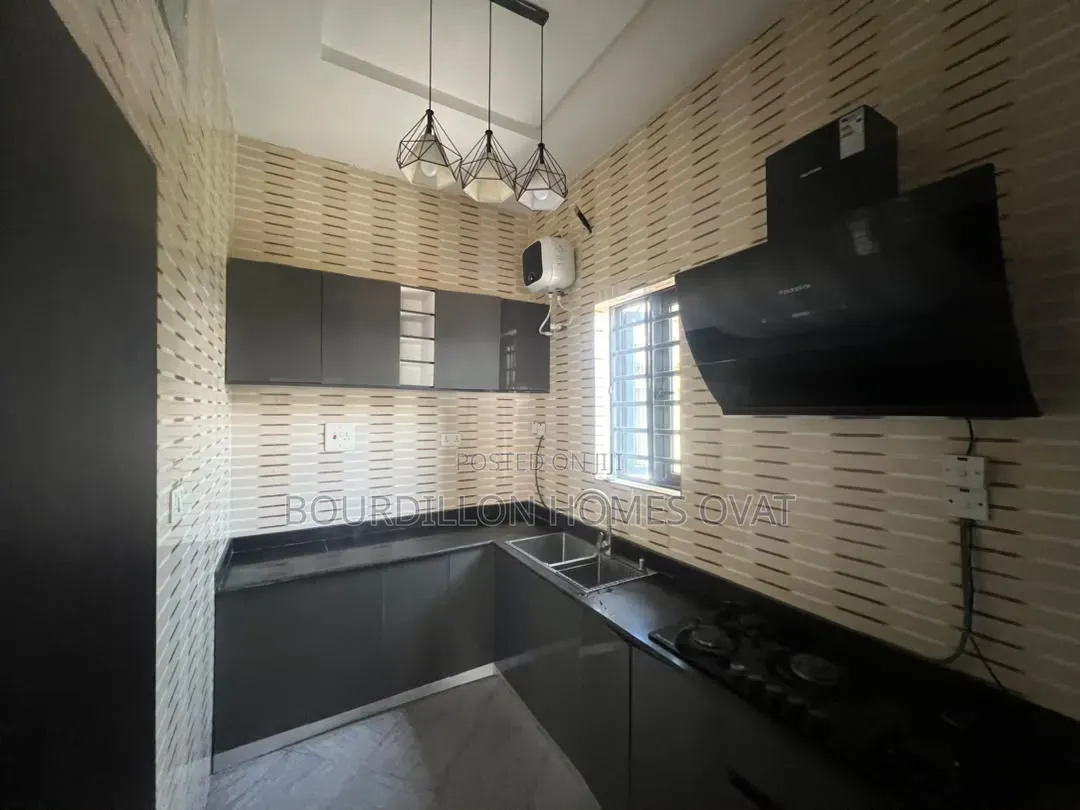 3bdrm Duplex in Orchid Road Lekki for rent