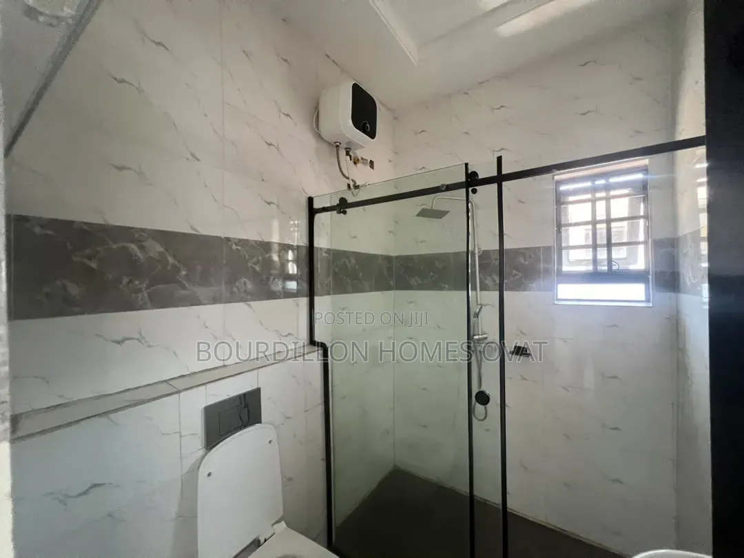 3bdrm Duplex in Orchid Road Lekki for rent