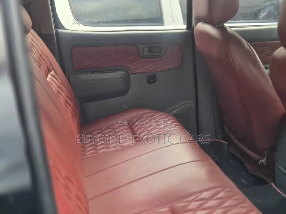Toyota Hilux 2010 Black