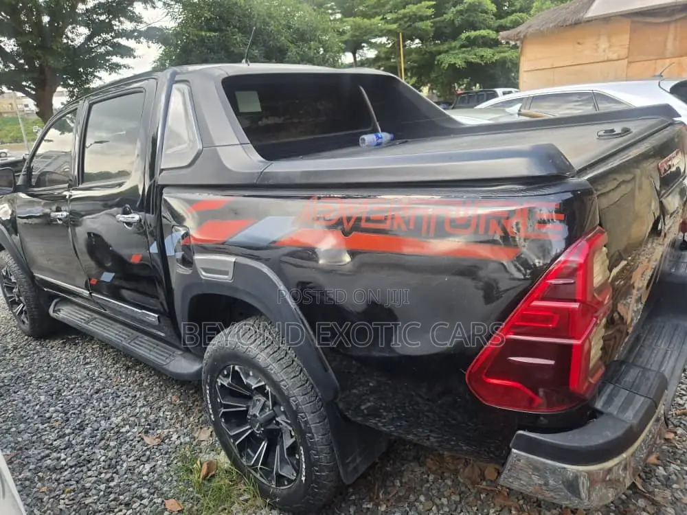 Toyota Hilux 2010 Black