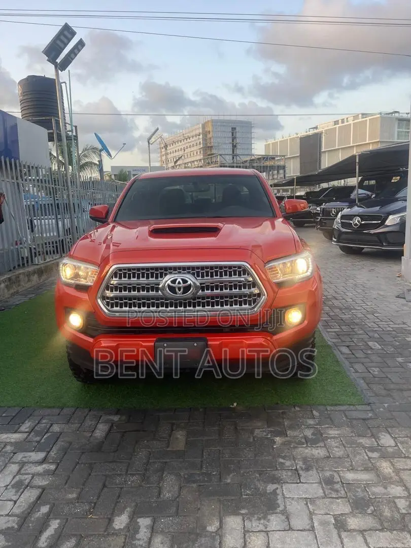 Toyota Tacoma 2017 Orange