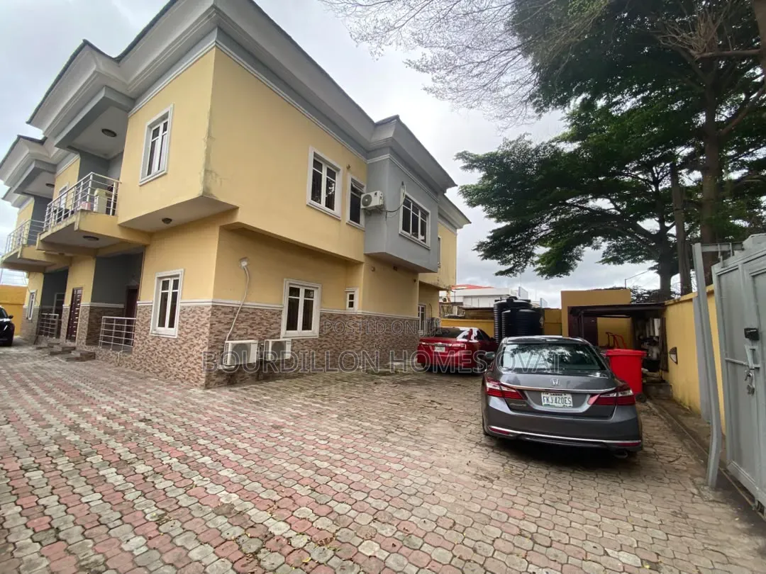 2bdrm Apartment in Lekki Phase 1 for rent