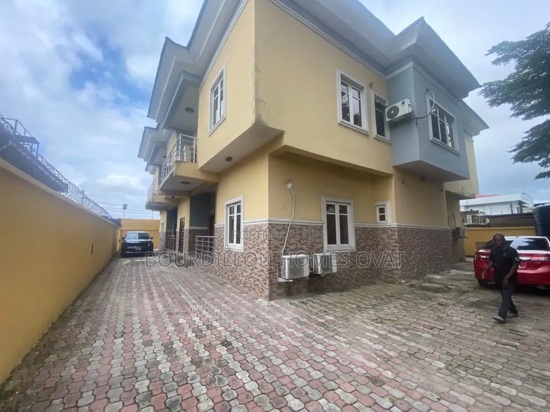2bdrm Apartment in Lekki Phase 1 for rent