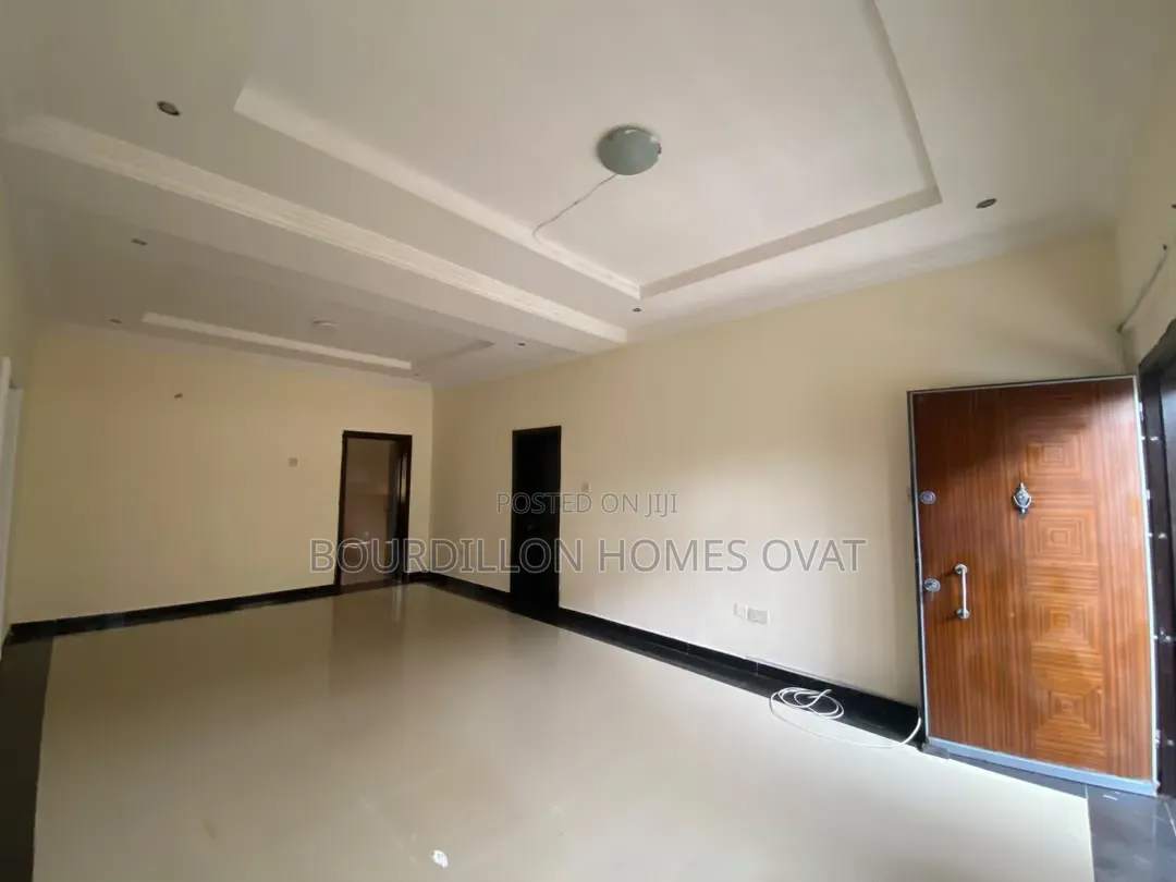 2bdrm Apartment in Lekki Phase 1 for rent