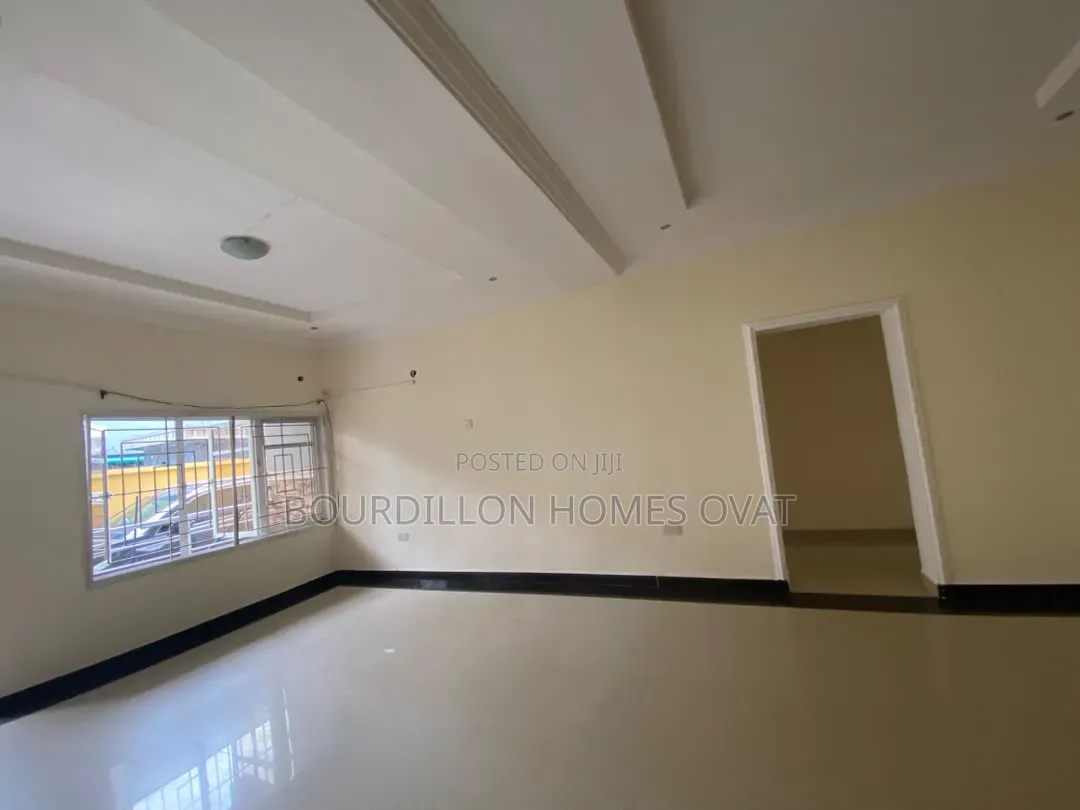 2bdrm Apartment in Lekki Phase 1 for rent