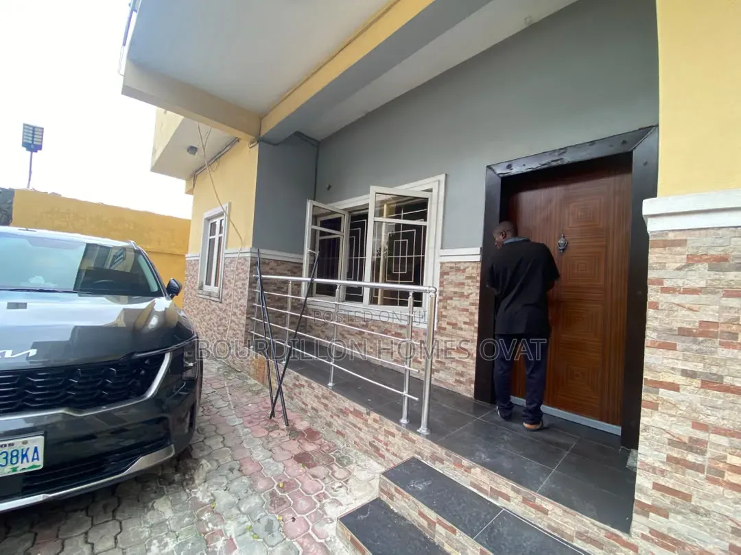 2bdrm Apartment in Lekki Phase 1 for rent