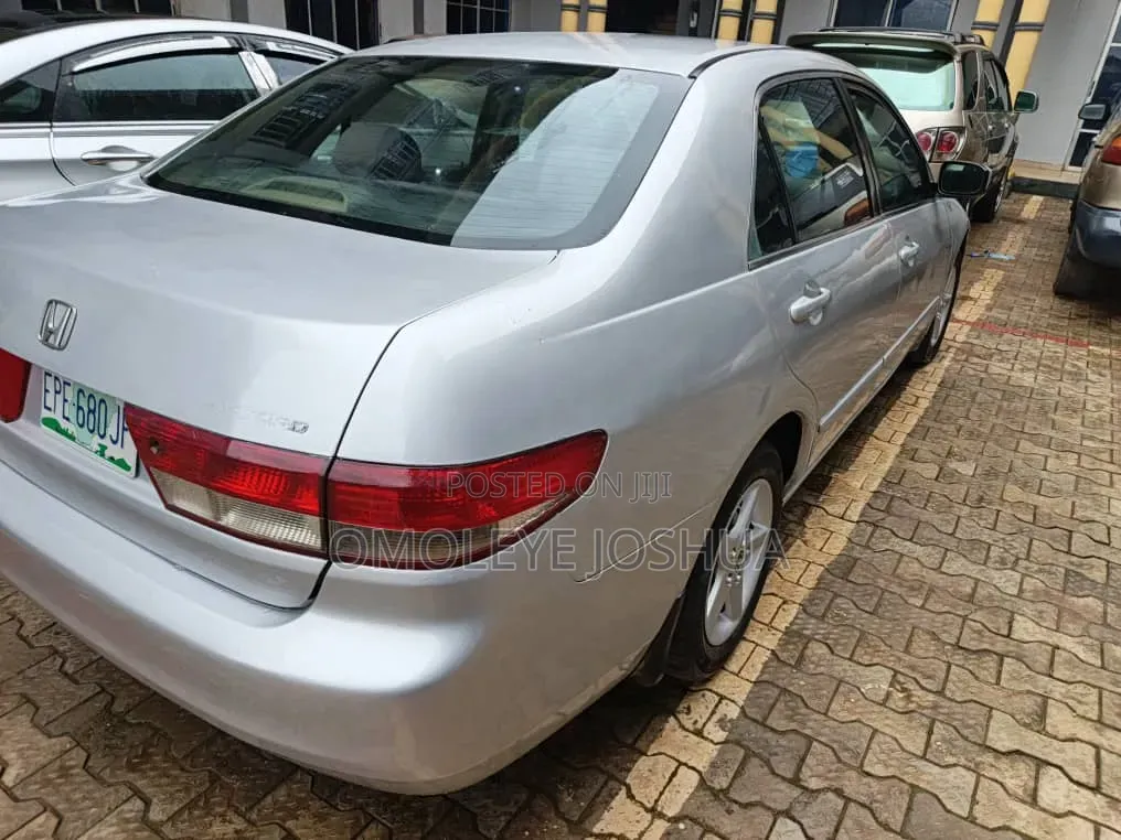 Honda Accord 2003 Silver