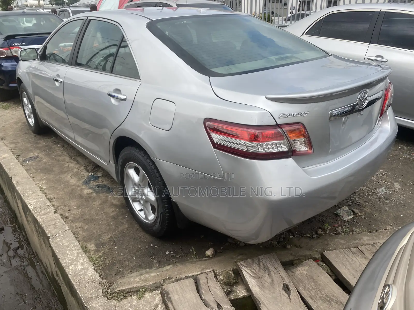 Toyota Camry XLE 4dr Sedan (2.5L 4cyl 6AM) 2010 Silver