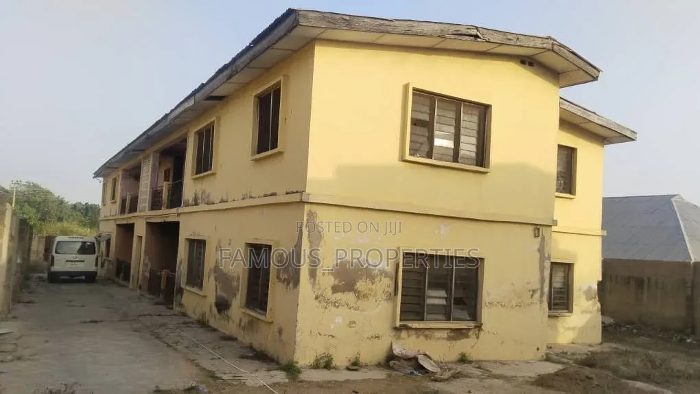 12bdrm Block of Flats in Ilorin West for sale