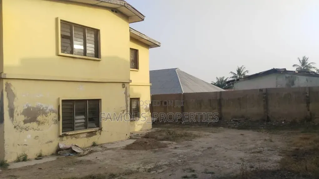 12bdrm Block of Flats in Ilorin West for sale