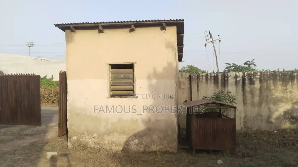 12bdrm Block of Flats in Ilorin West for sale