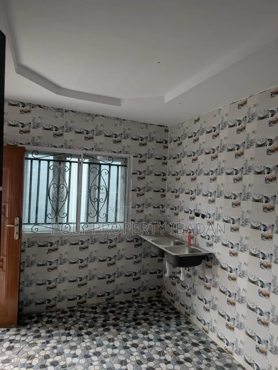 3bdrm Bungalow in Idigbaro, Ologuneru for rent
