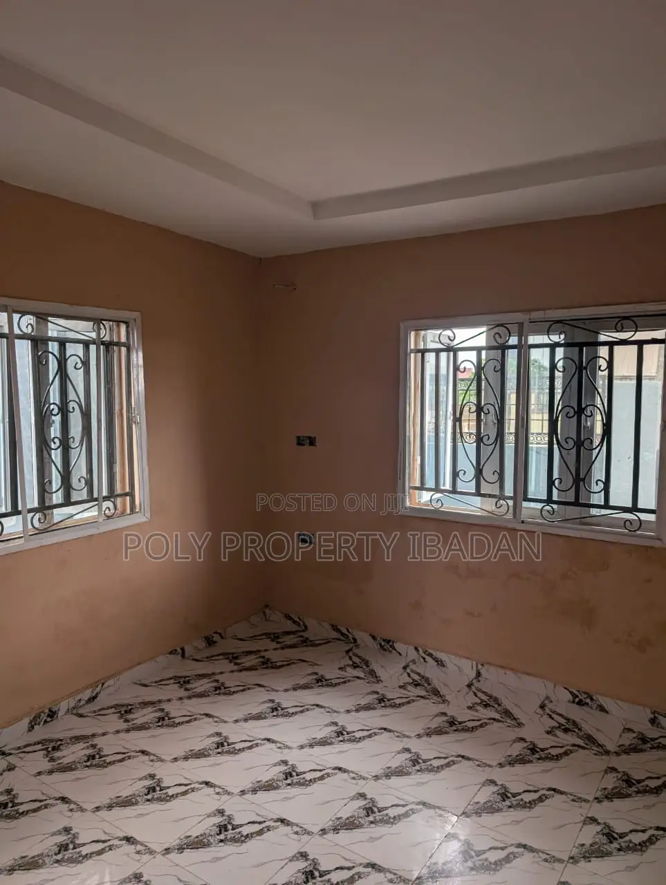 3bdrm Bungalow in Idigbaro, Ologuneru for rent