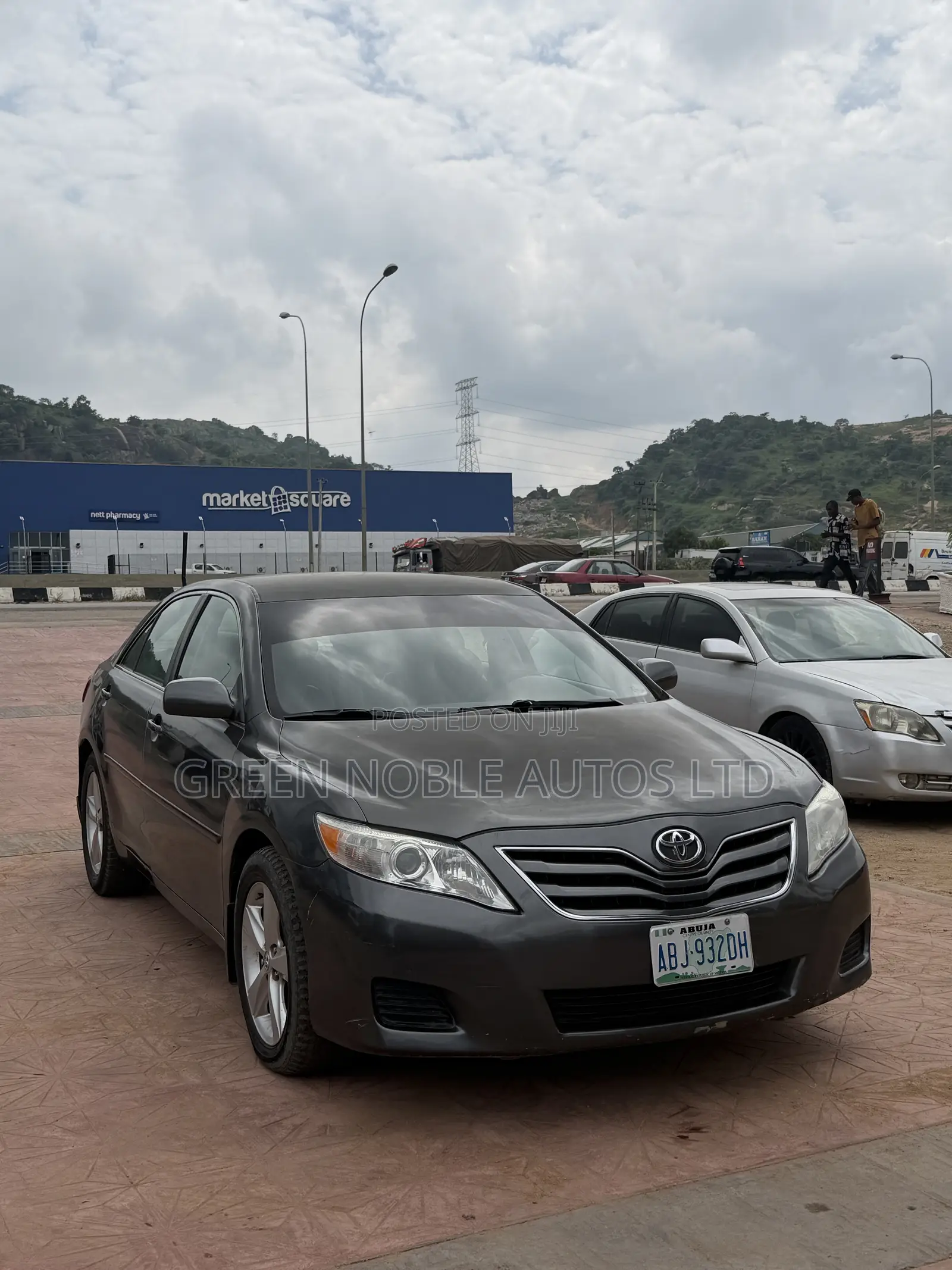 Toyota Camry Base 4dr Sedan (2.5L 4cyl 6M) 2010 Gray
