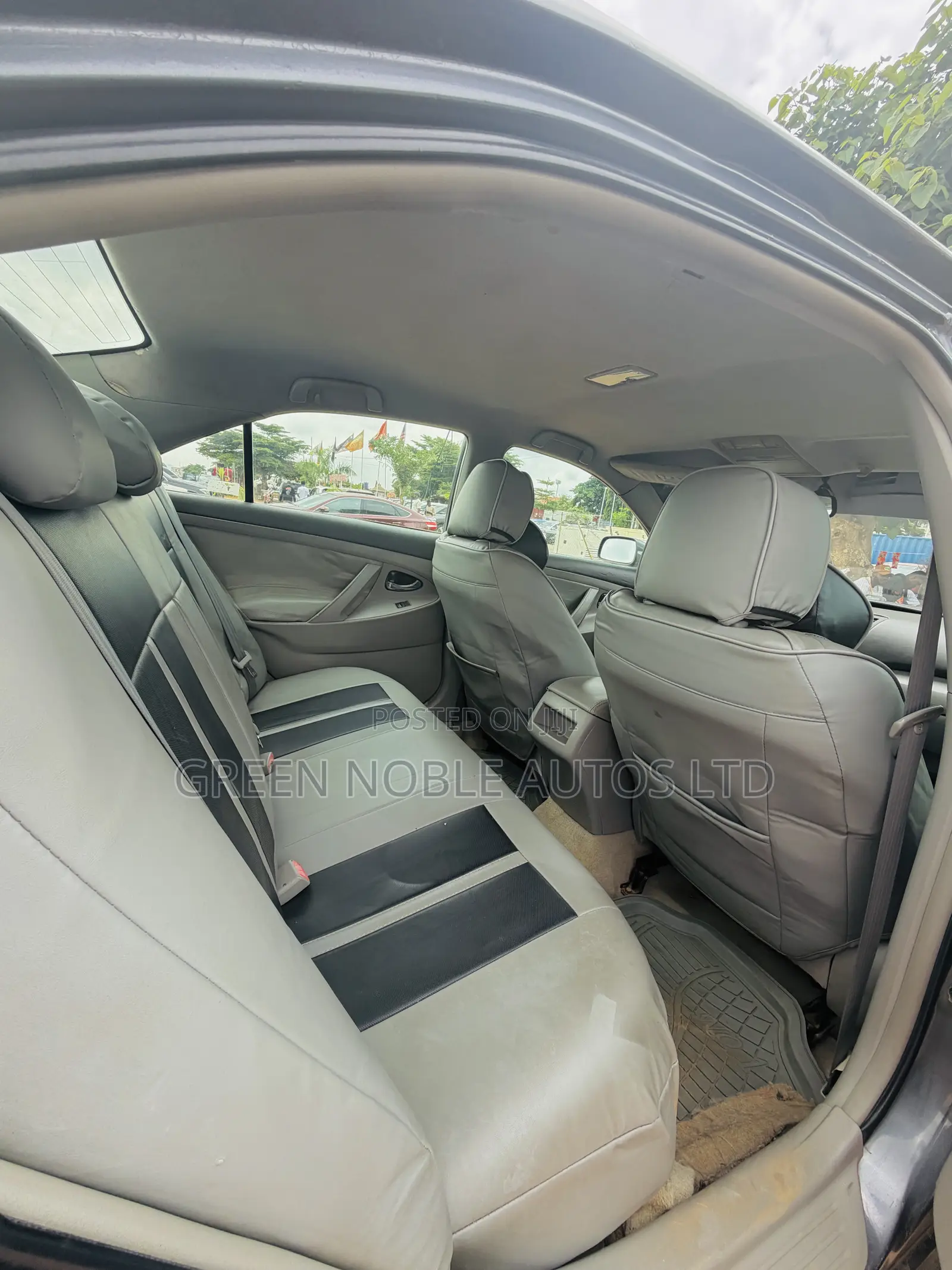 Toyota Camry Base 4dr Sedan (2.5L 4cyl 6M) 2010 Gray