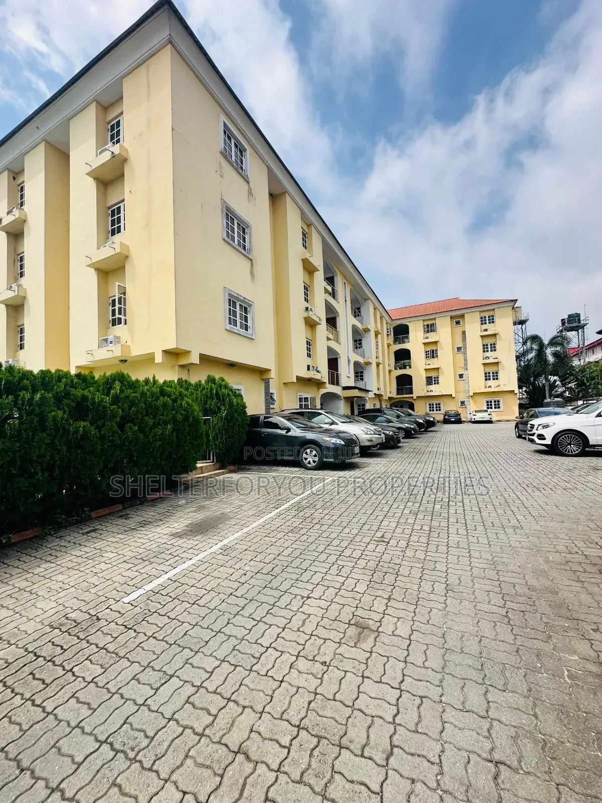 3bdrm Apartment in Lekki Phase 1 for rent
