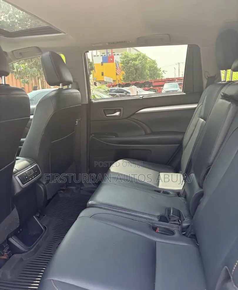 Toyota Highlander XLE 4x4 V6 (3.5L 6cyl 8A) 2018 Black