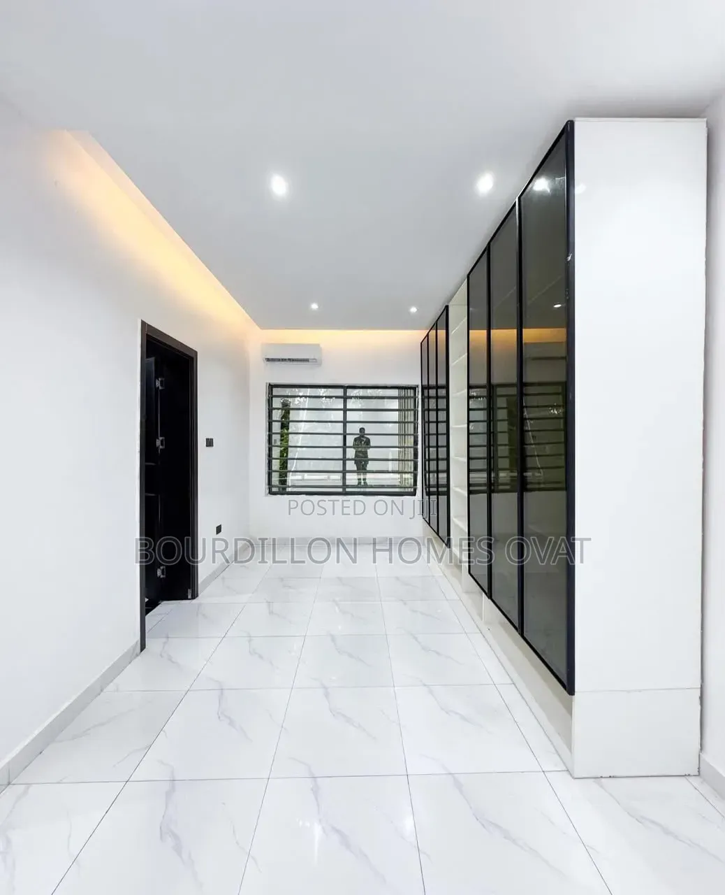 2bdrm Apartment in Lekki Phase 1 for sale