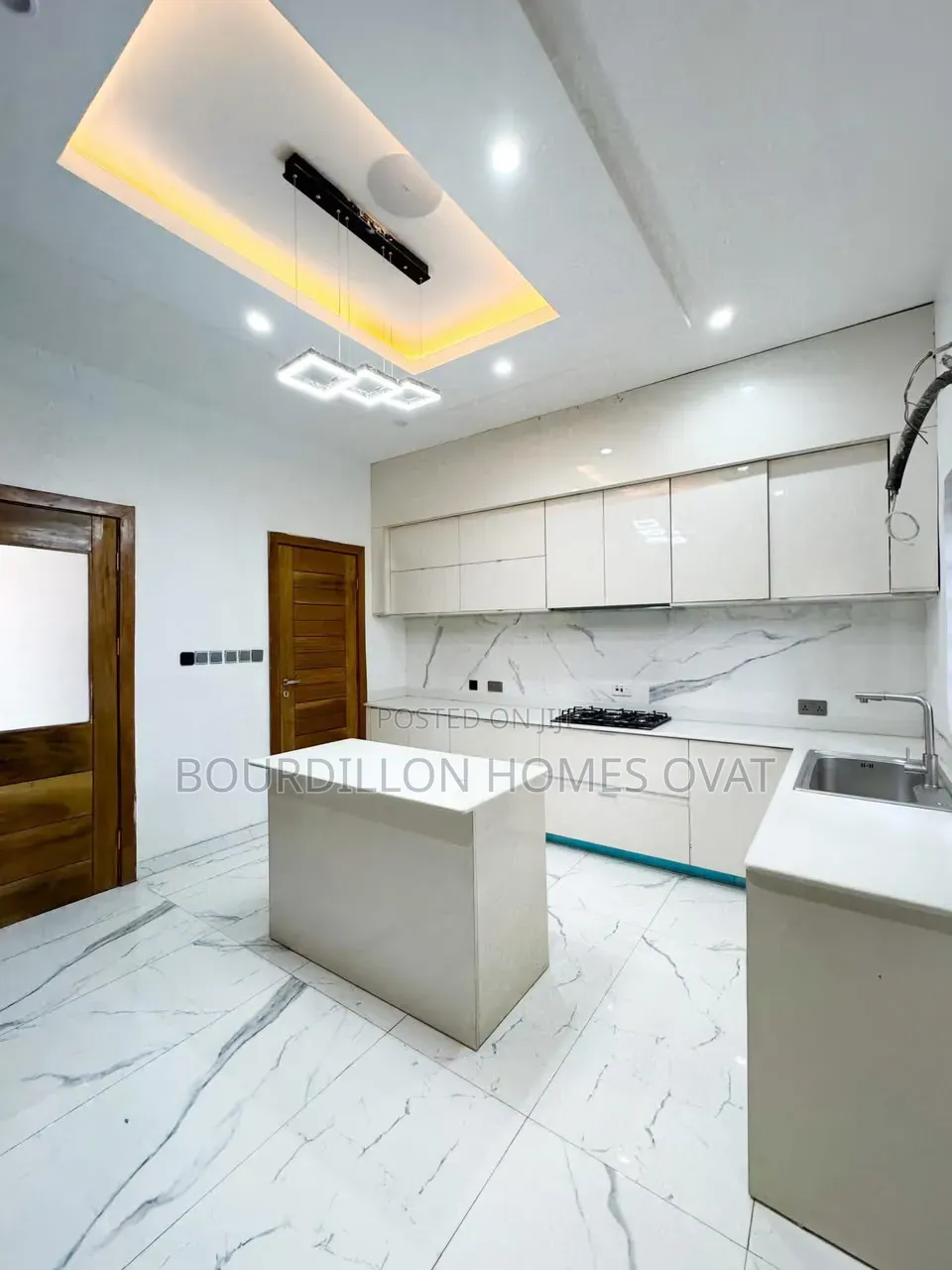5bdrm Apartment in Megamound Estate for sale