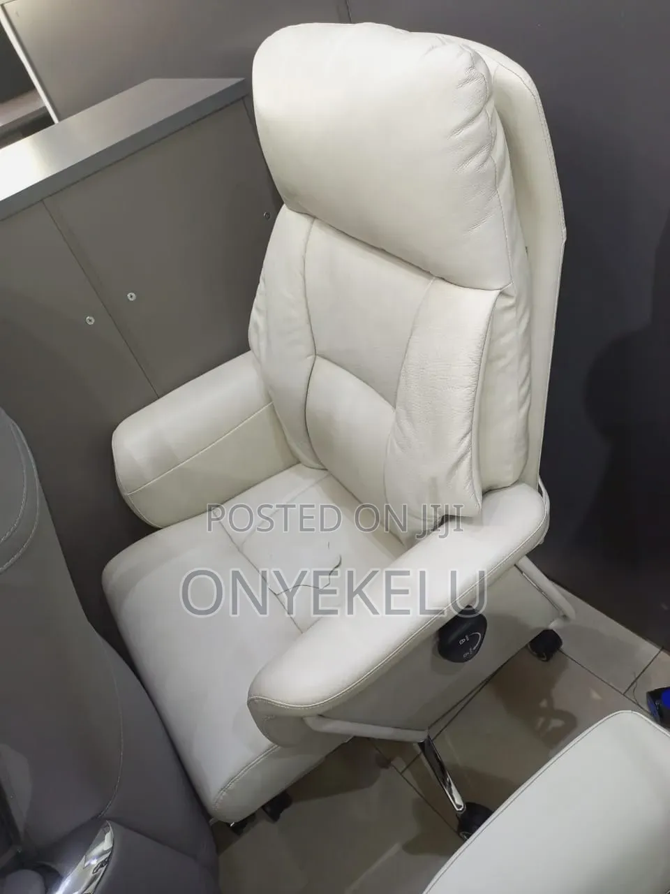 Super Executive Swivel Leather Chair