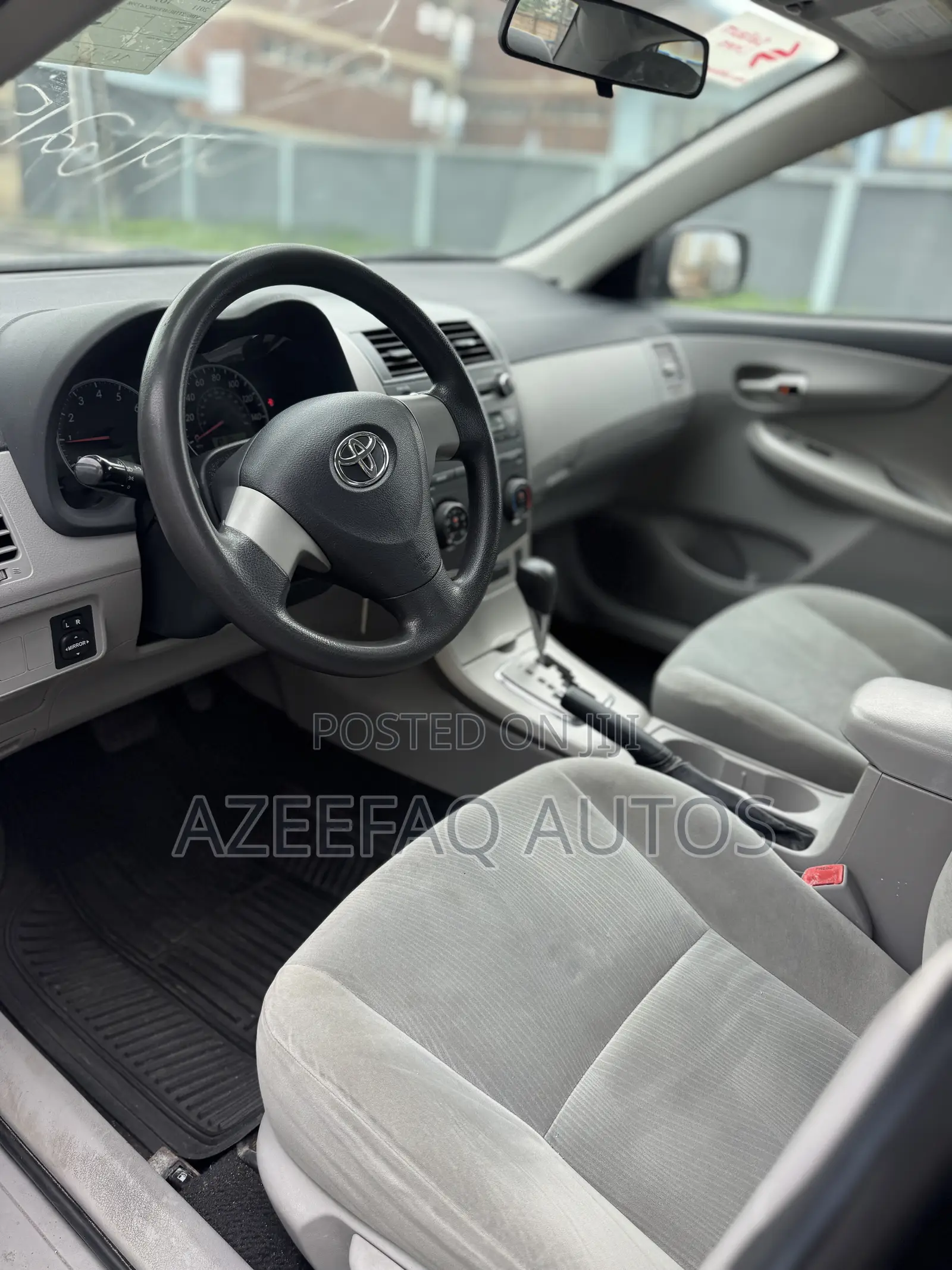 Toyota Corolla LE 4dr Sedan (1.8L 4cyl 4A) 2011 Gray