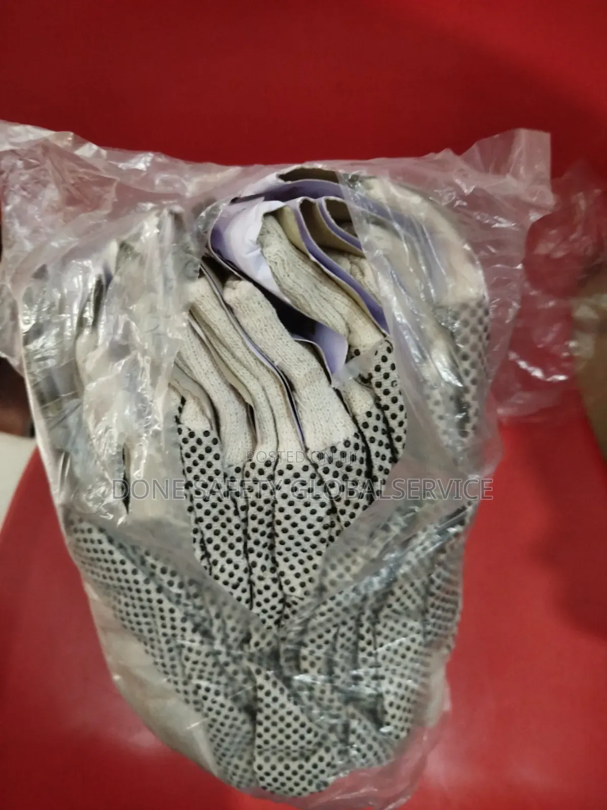 Dotted Hand Gloves Is Available