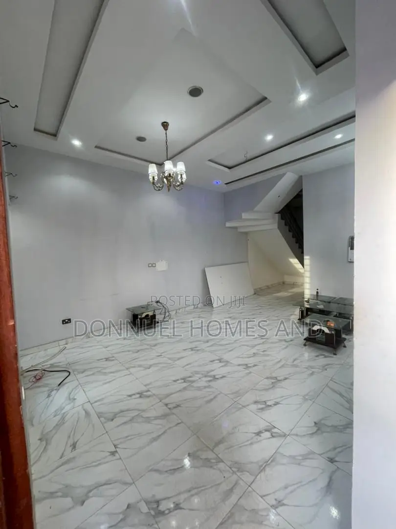 4bdrm Duplex in Ikota for rent
