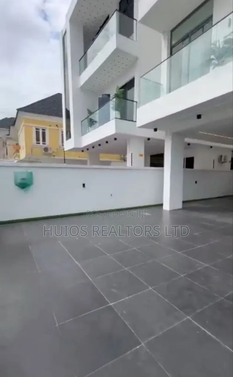 6bdrm Duplex in Chevron for sale