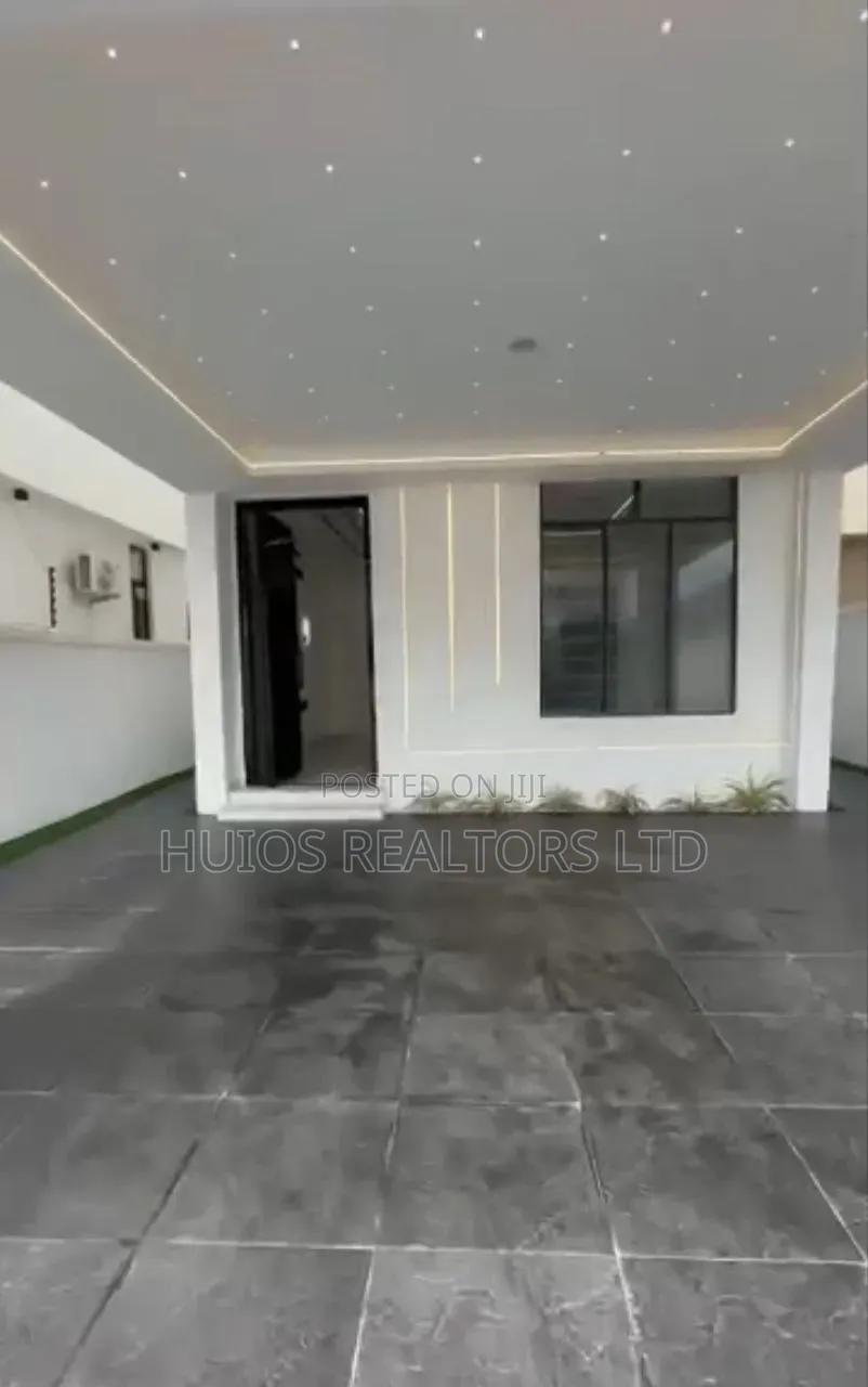 6bdrm Duplex in Chevron for sale