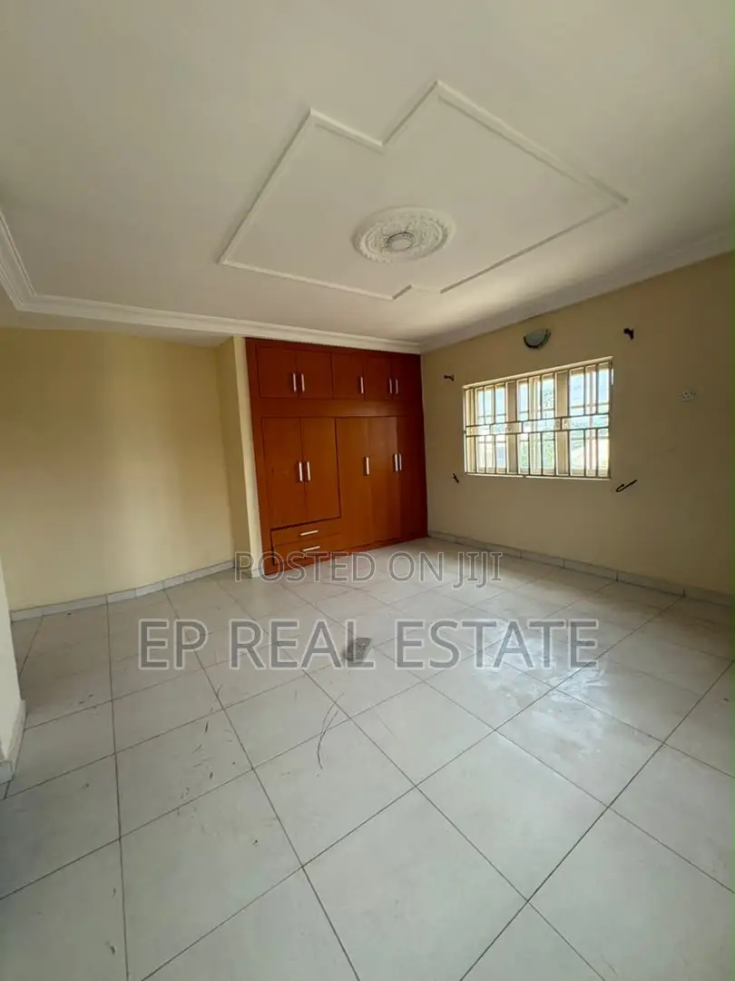 4bdrm Duplex in Gaduwa for sale