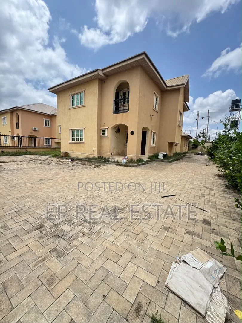 4bdrm Duplex in Gaduwa for sale