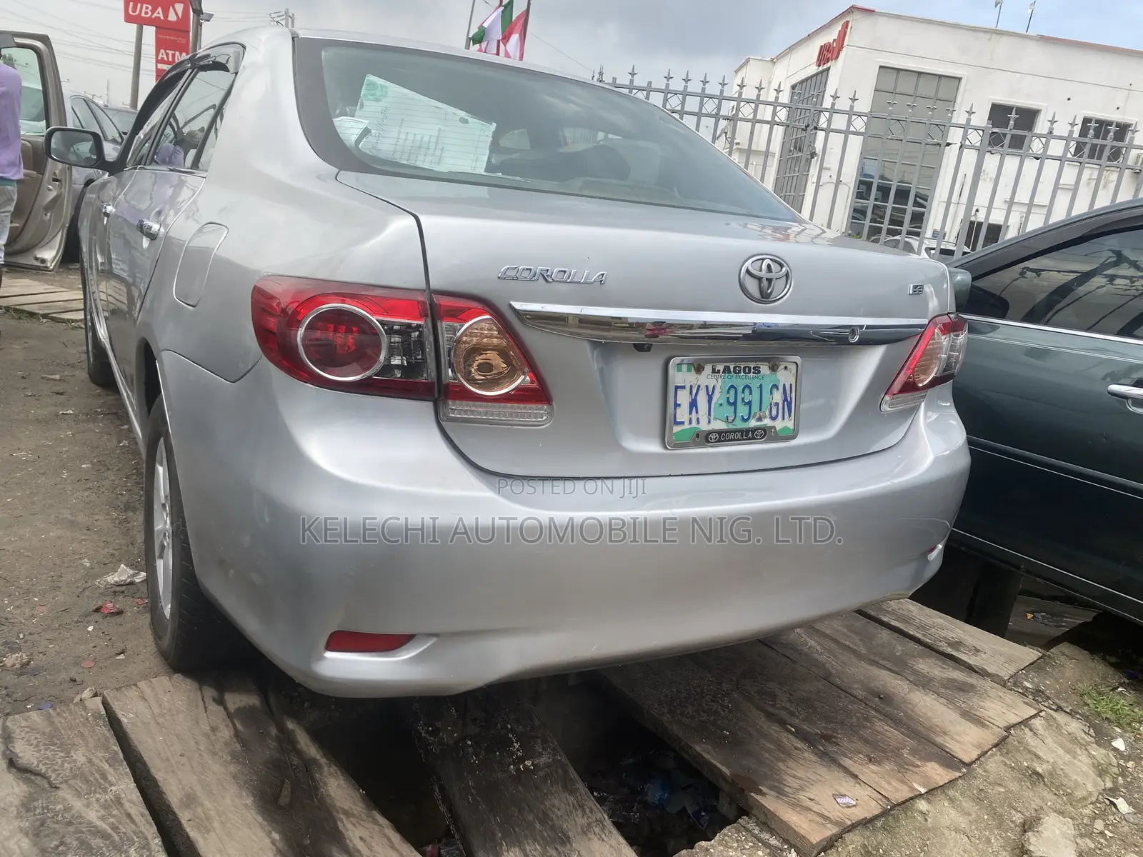 Toyota Corolla LE 4dr Sedan (1.8L 4 cyl 4A) 2009 Silver