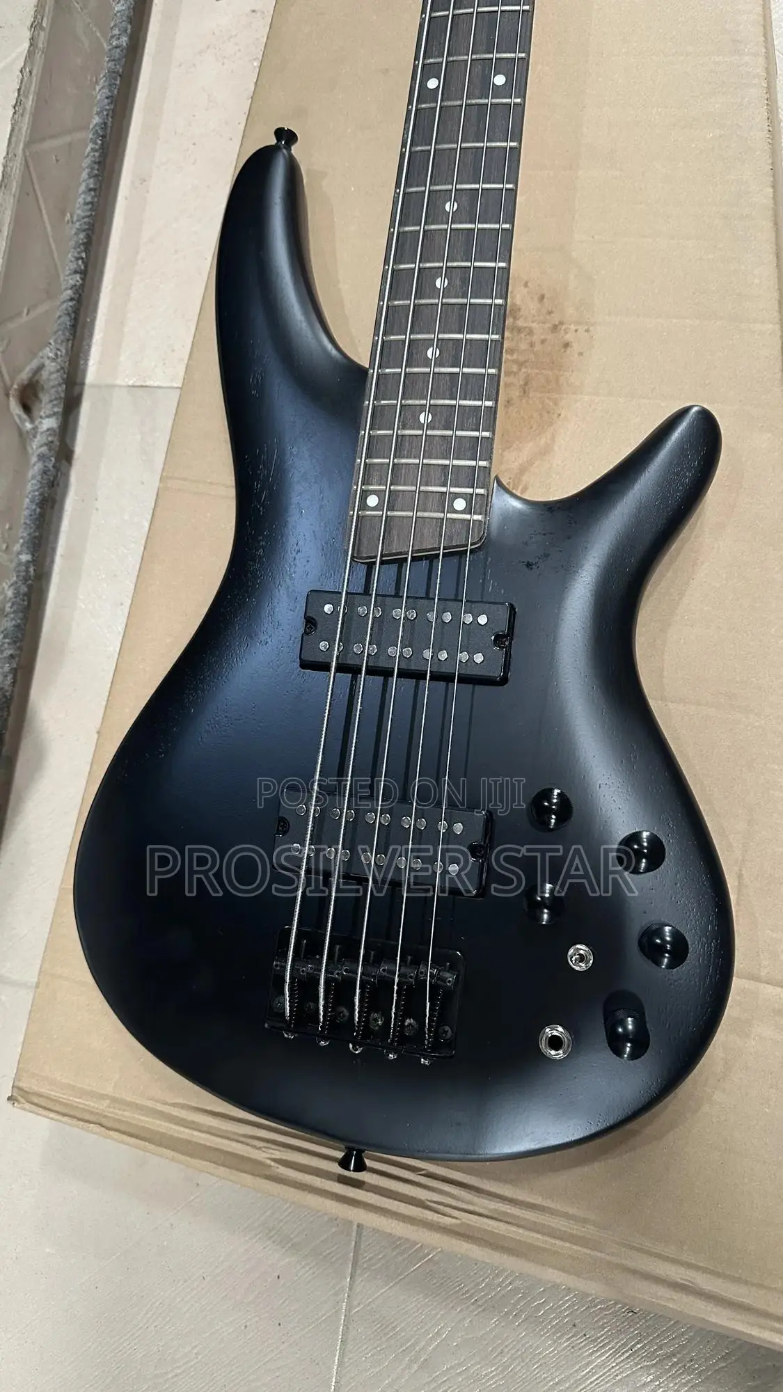 Ibanze Soundgear 5strings Active Bass Guitar