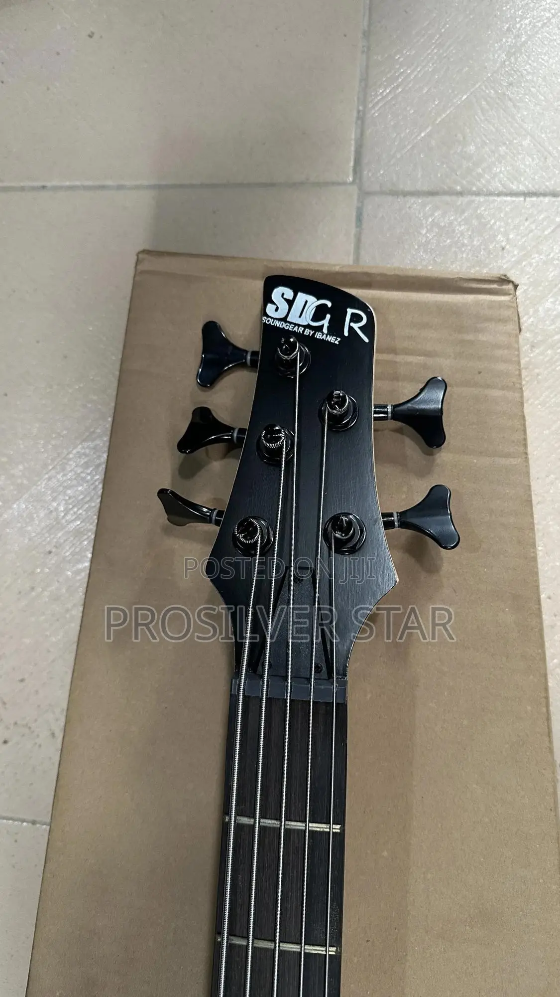 Ibanze Soundgear 5strings Active Bass Guitar