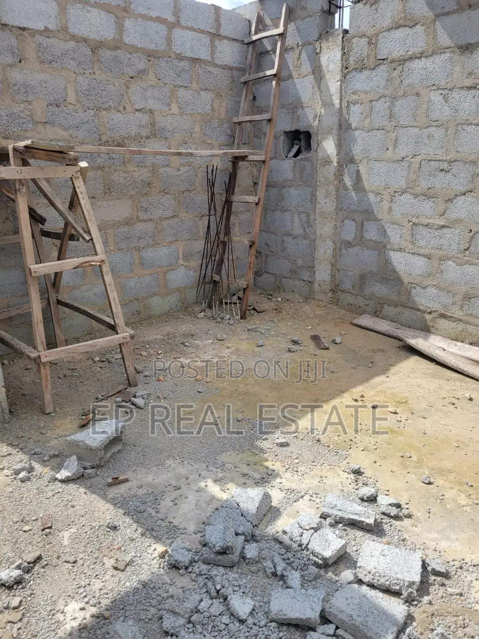 4bdrm Duplex in Kaura for sale